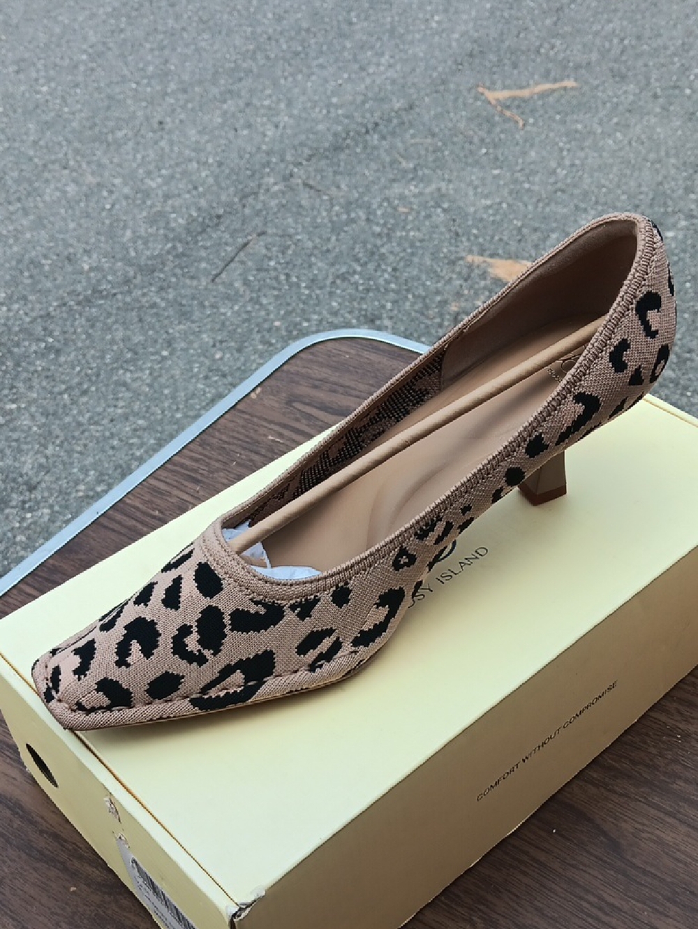 Leopard Print Pointed Low Heel Pumps in Tan